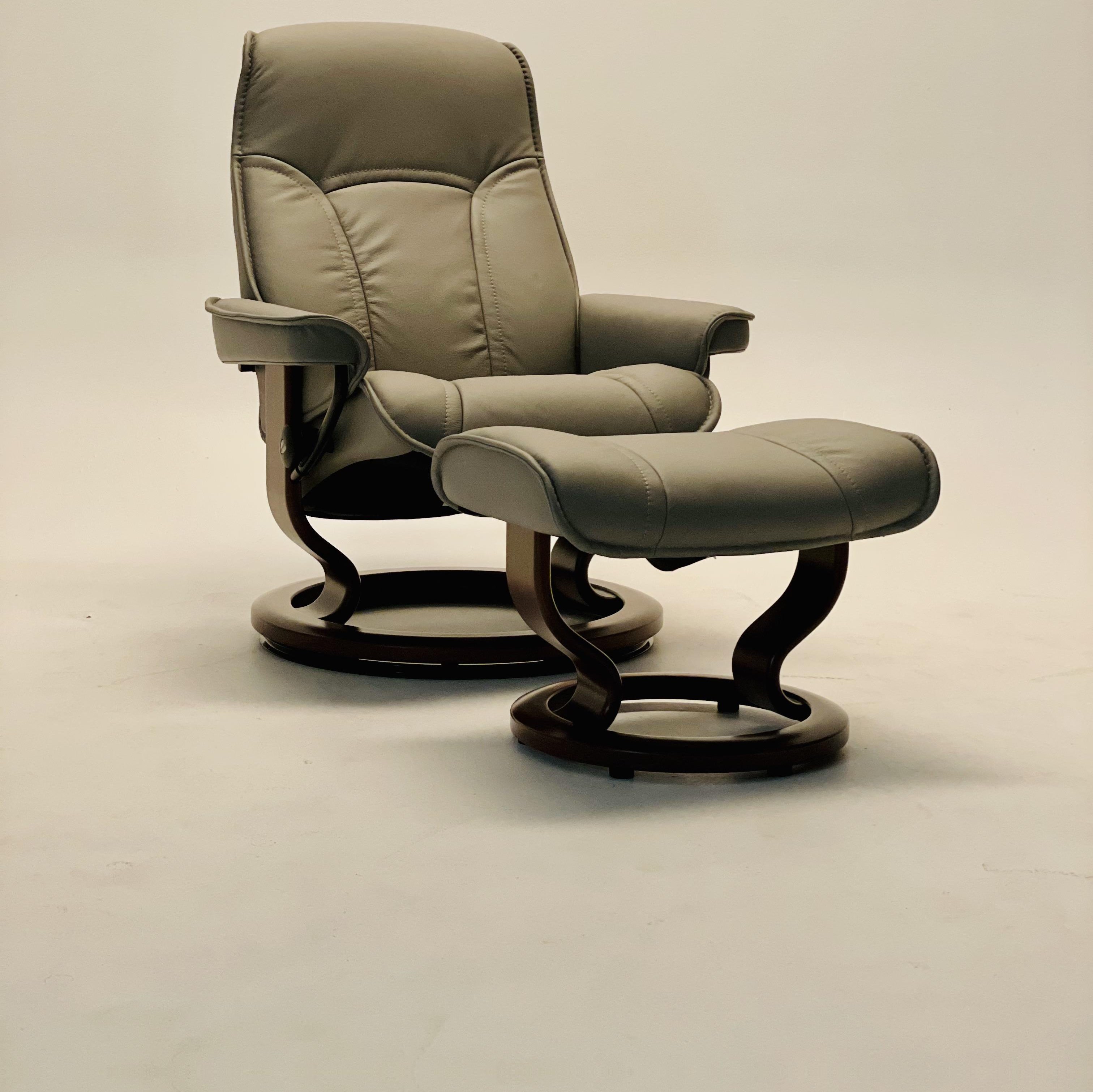 Stressless 2025 senator chair